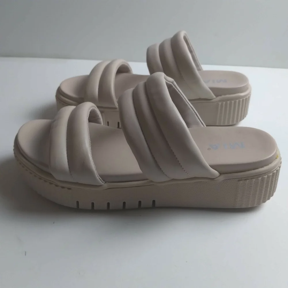 Mia  Lini Platform Beige Sandals size 7